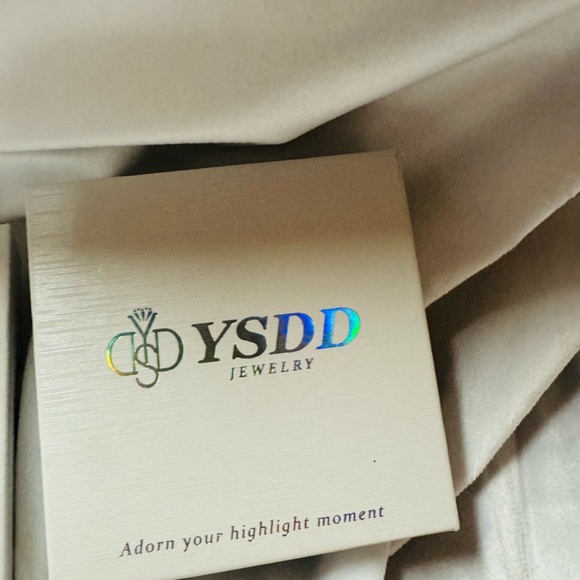 Elegant Sterling Silver Ring with Moissanite Stone and Clear Wire Band-Size 7 - Picture 5 of 5